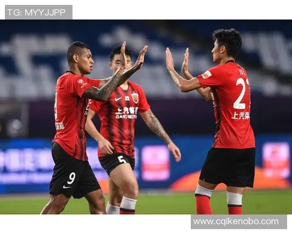 上海足球队在足球团队协作排行榜中荣获第五名展现出强大团队精神与默契配合 上海足球队在足球团队协作排行榜中荣获第五名展现出强大团队精神与默契配合