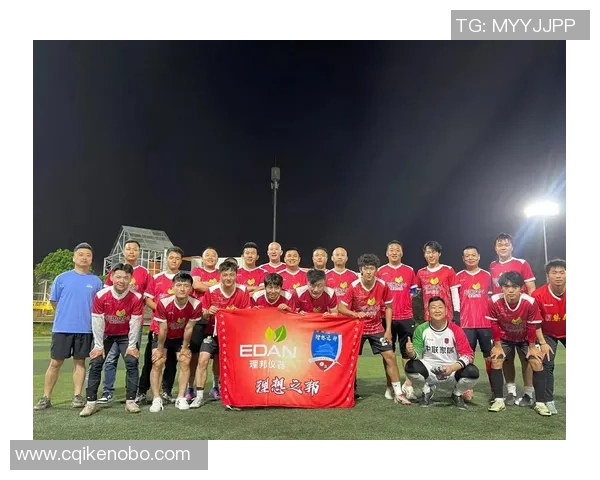 与足球明星的合影记录下的瞬间与梦想的交汇之旅 与足球明星的合影记录下的瞬间与梦想的交汇之旅