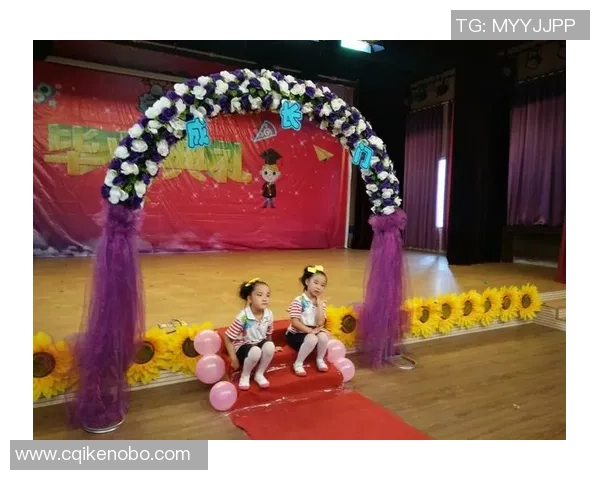 小小球星的梦想舞台幼儿足球明星海报展现童年激情与活力 小小球星的梦想舞台幼儿足球明星海报展现童年激情与活力