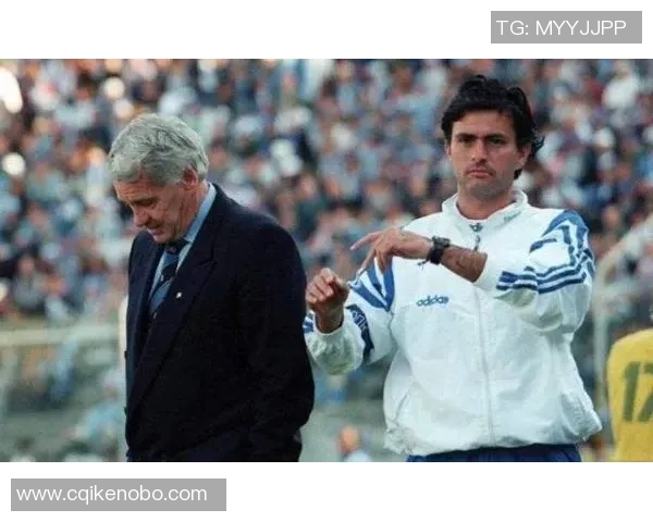 足球明星直播中的女翻译揭秘她们的幕后故事与职业挑战 足球明星直播中的女翻译揭秘她们的幕后故事与职业挑战